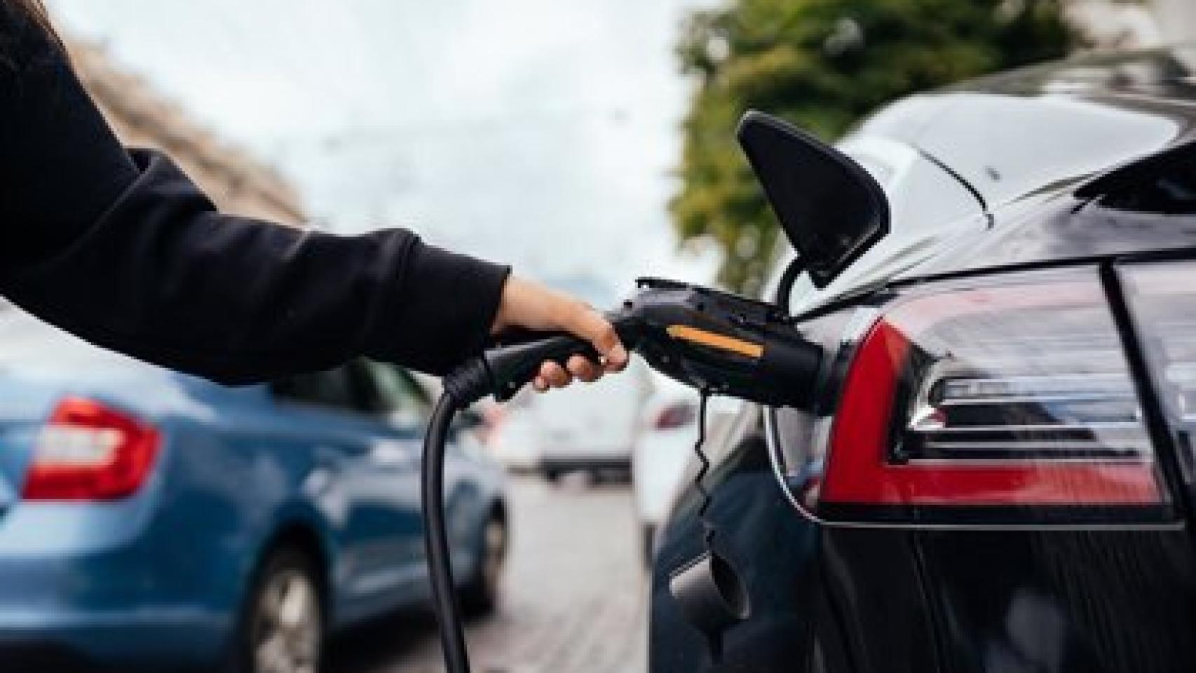Recarga de un coche eléctrico