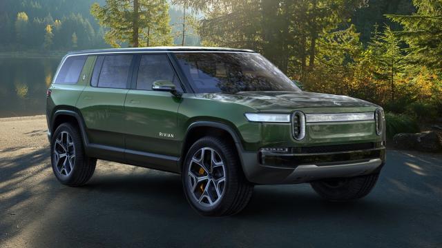 El Rivian R1S, un SUV grande con sistema eléctrico.