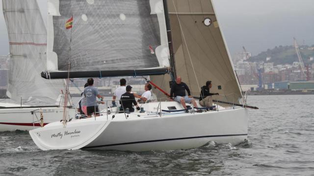 La regata gallega Mar de Maeloc llega a Cantabria con los coruñeses Gómez Mostly en cabeza