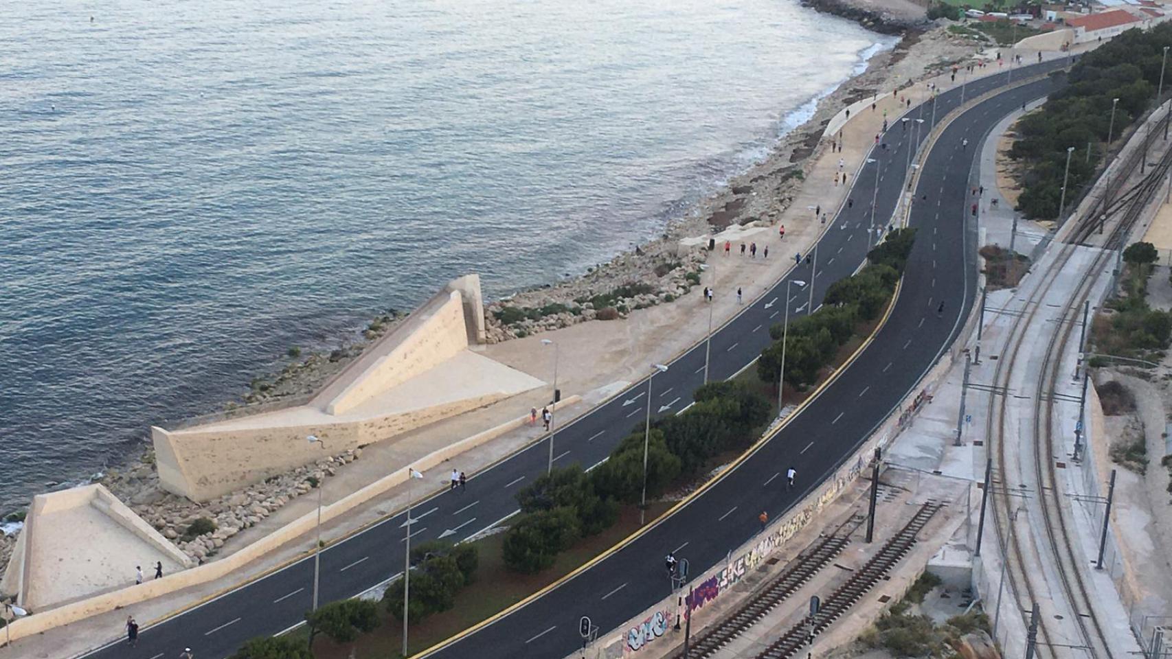 El cierre del tráfico en las zonas marcadas de Alicante será ahora por las tardes del domingo.