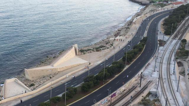 El cierre del tráfico en las zonas marcadas de Alicante será ahora por las tardes del domingo.