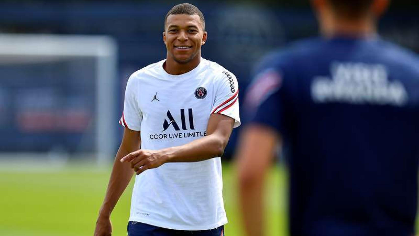 Mbappé durante el entrenamiento del PSG