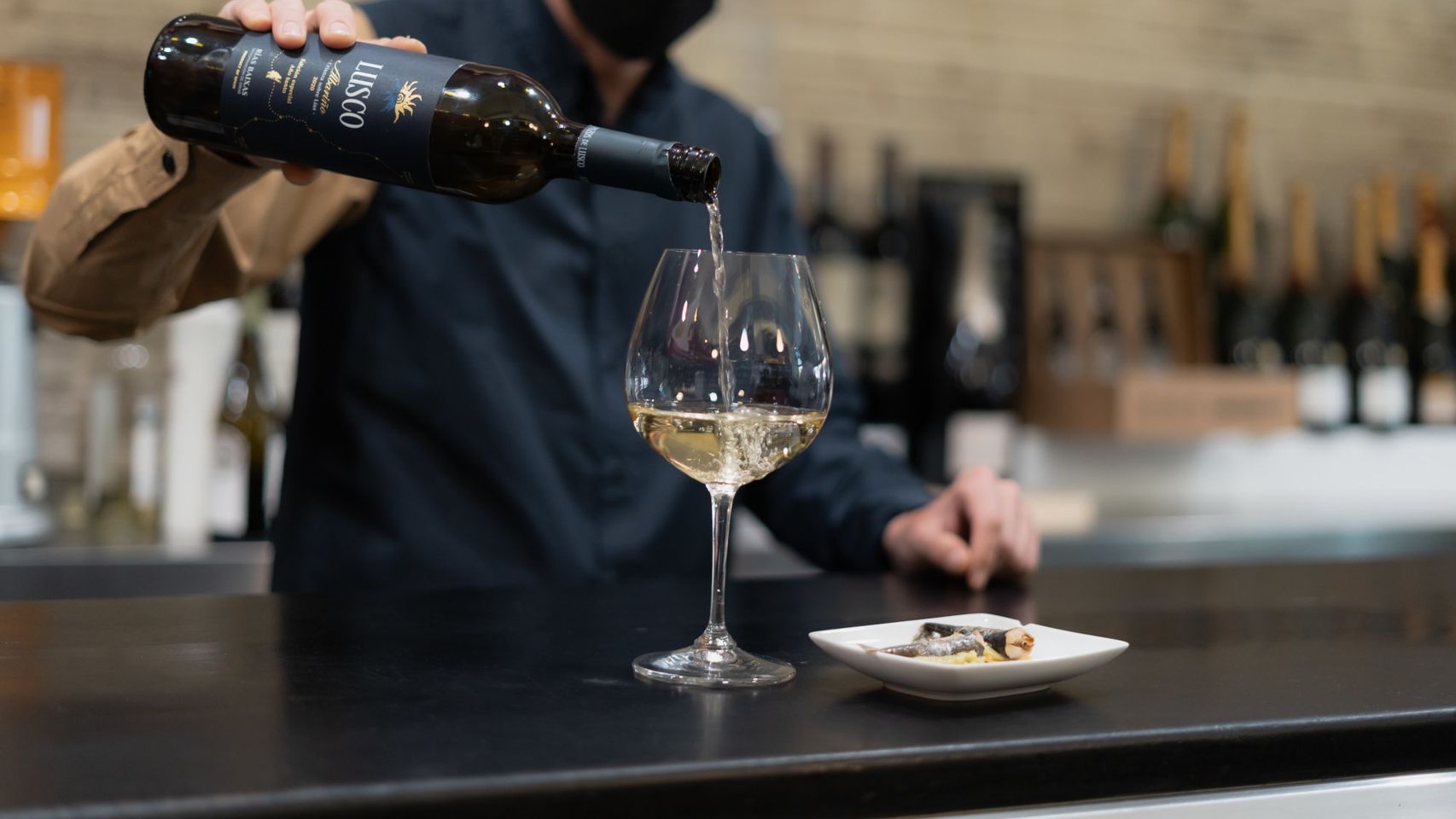 Pazos de Lusco crea una ruta para saborear Vigo con su Albariño Edición Especial Año Santo