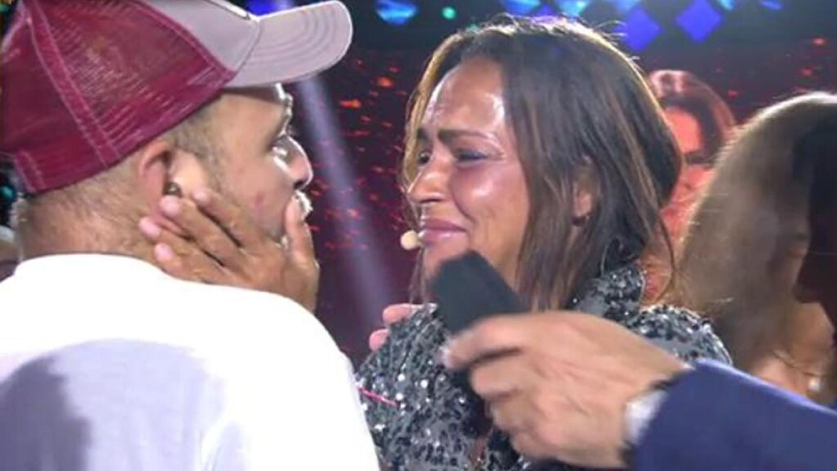 Violencia vicaria en prime time: Telecinco saca pecho del abrazo del hijo de Rocío Carrasco con Olga Moreno