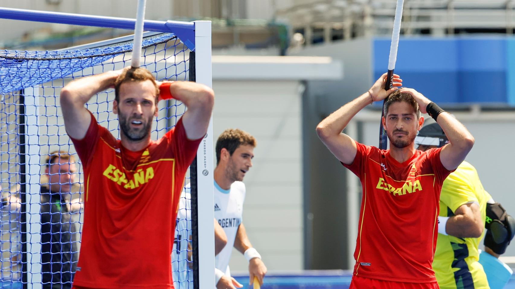 Los jugadores de España de hockey se lamentan tras empatar con Argentina