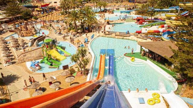 AquaMijas nos recibe este II Verano de la Covid con toda la seguridad sanitaria y con un 45% más de húmedo divertimento