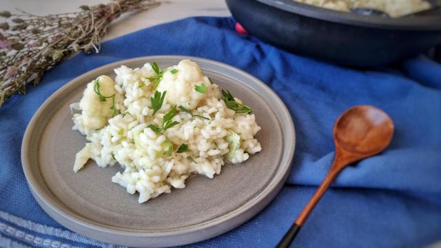 Arroz de bacalao y coliflor, una receta en vídeo con mucho sabor