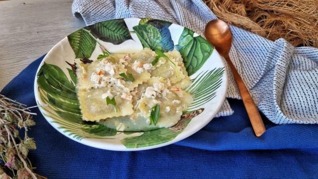Ravioli de trufa con salsa de limón y cangrejo, una receta rápida