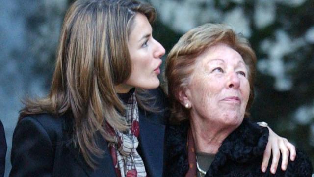 La reina Letizia en una imagen de archivo junto a su abuela, Menchu Álvarez del Valle.