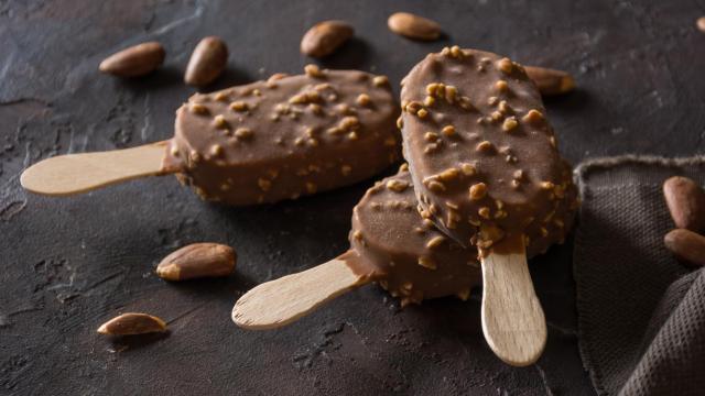 Imagen de archivo de un helado almendrado.