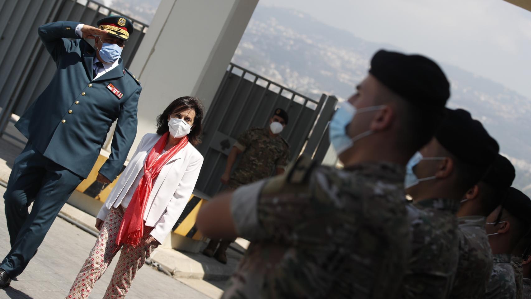 La ministra de Defensa, Margarita Robles, a su llegada al Líbano para visitar a las tropas españolas.