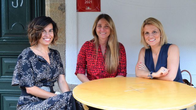 Las impulsoras de Mayben junto a su embajadora en Galicia, Lucía Freitas.