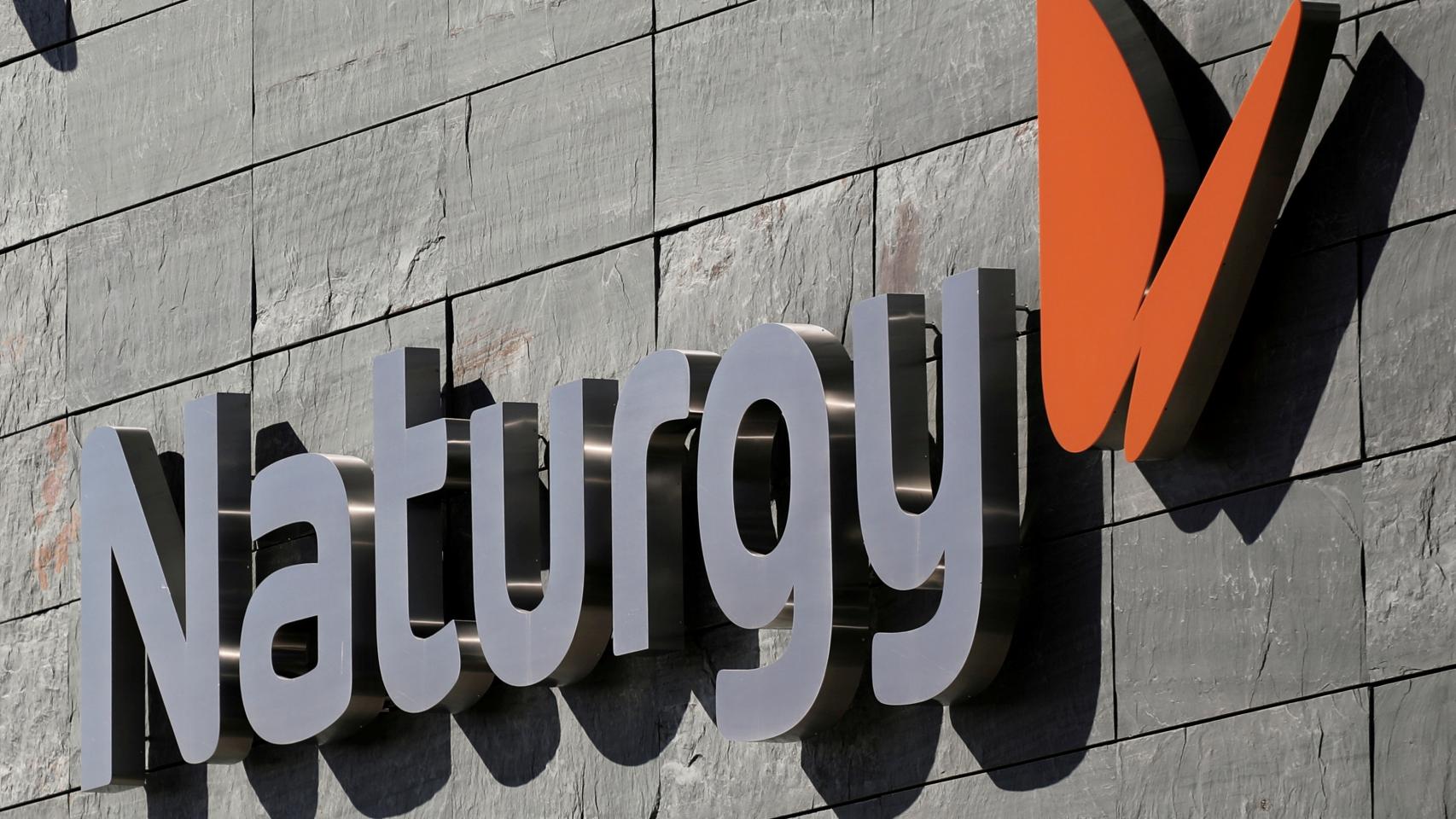 Logo de Naturgy en su sede de Madrid.