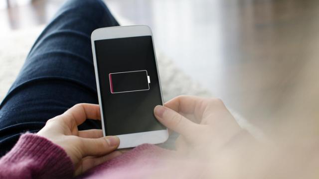 Estas son las increíbles formas de cargar tu teléfono móvil sin un cargador