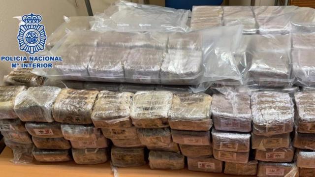 Paquetes de hachís incautados por la Policía Nacional