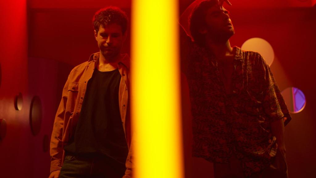 Fotograma de la película 'Donde caben dos'.