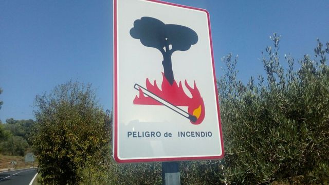 Cartel de peligro de incendios en la Comunidad Valenciana.