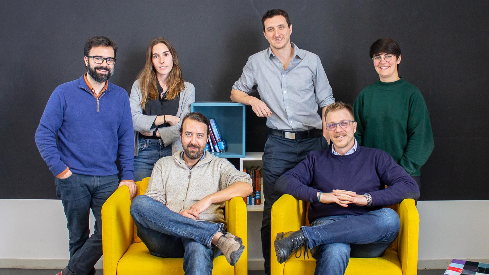 Actual equipo de Moirai Biodesign: Gerard Minuesa (investigador), Cristina Alsina (investigadora), Amadís Pagès (CEO y cofundador), Judit Domingo (investigadora), Ivan Dotu (CTO y cofundador) y Daniel Poglayen (CDPO y cofundador).