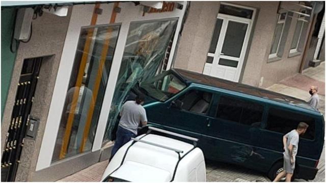 El escaparate tras la colisión.