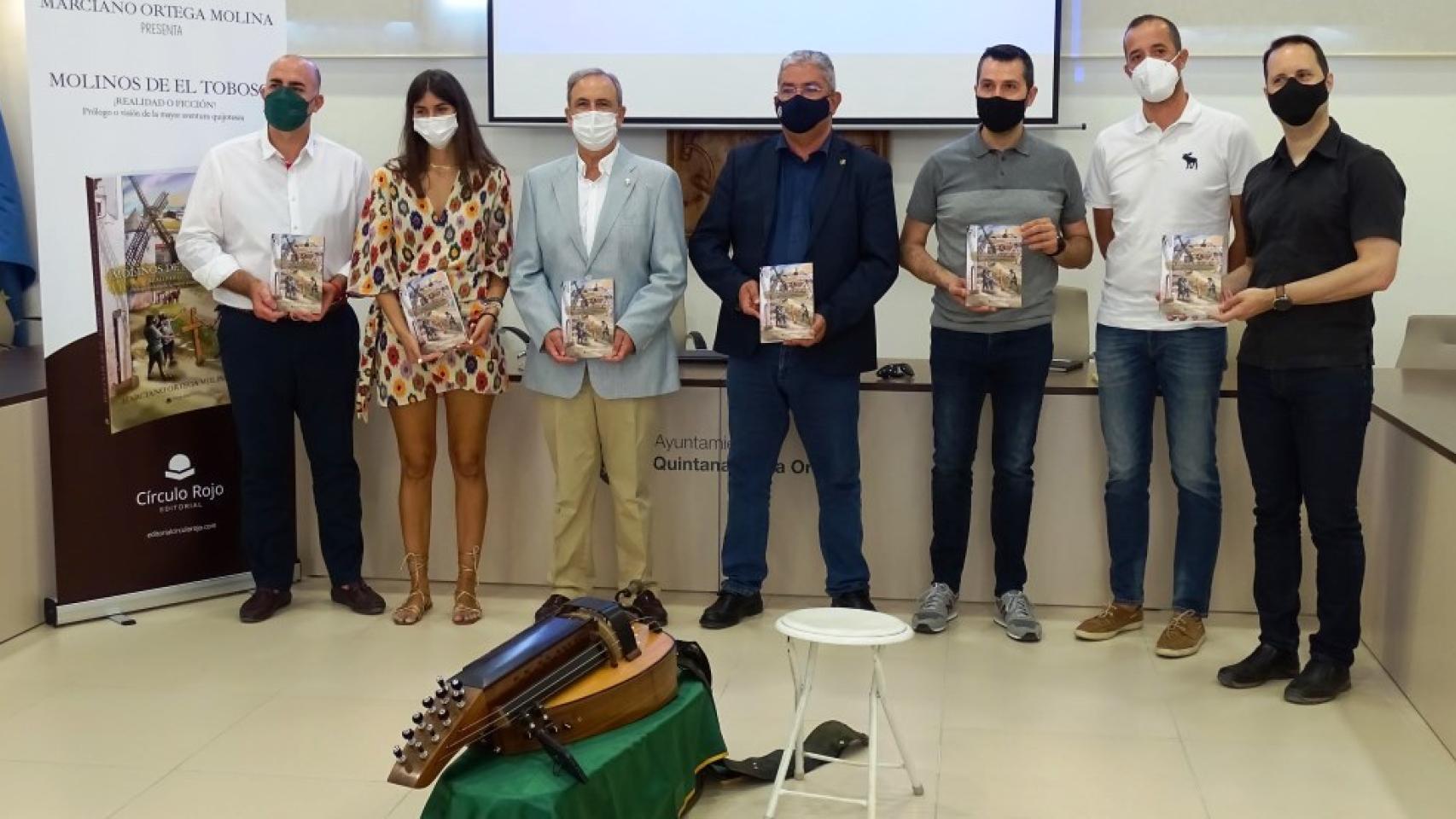 Marciano Ortega (33i) estuvo muy bien acompañado en la presentación de su libro