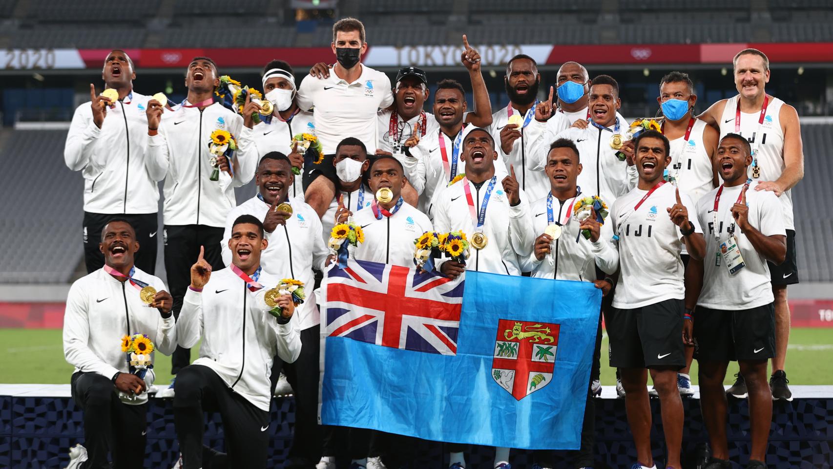 Los jugadores de la selección de Fiyi de rugby, con la medalla de oro en los Juegos Olímpicos de Tokio 2020