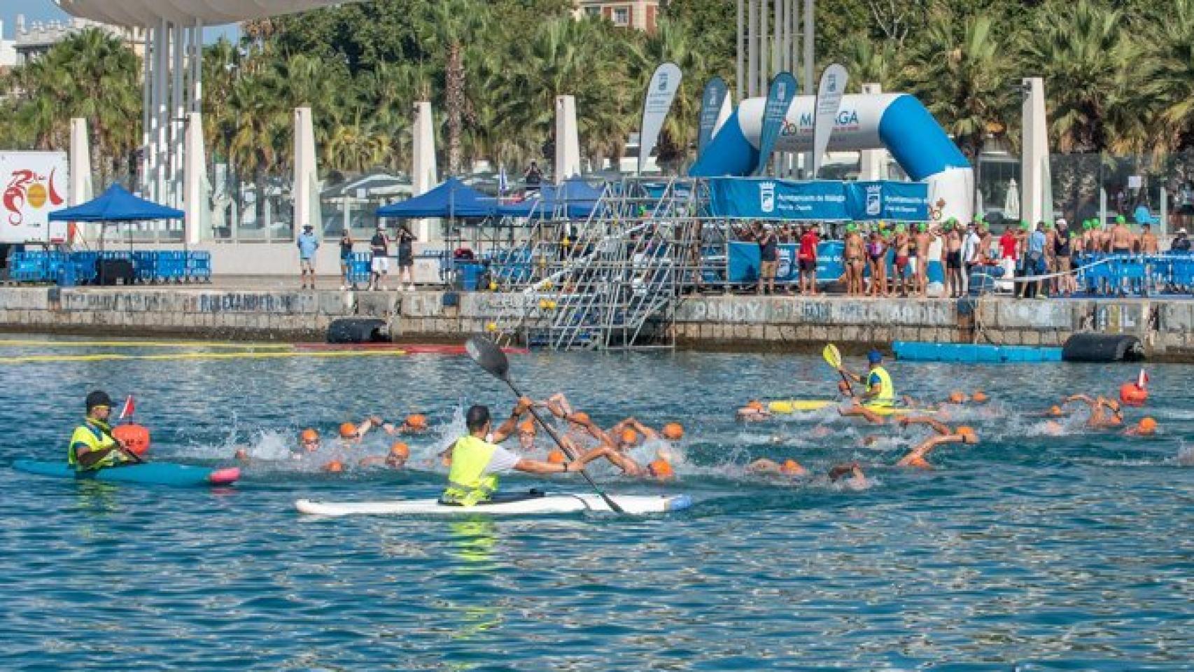 La Travesía a Nado del Puerto de Málaga, este domingo.
