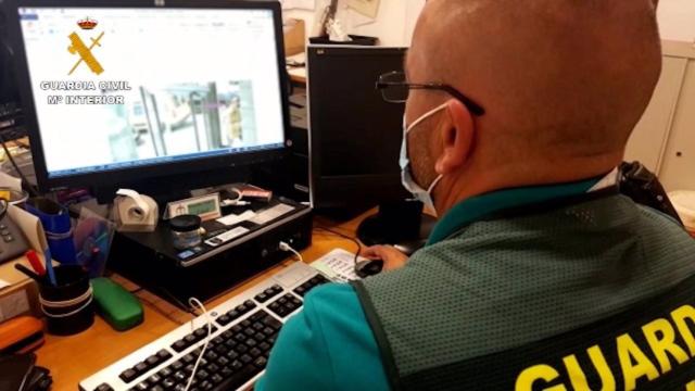 Imagen de de la Guardia Civil durante la operación 'Marbellus'.