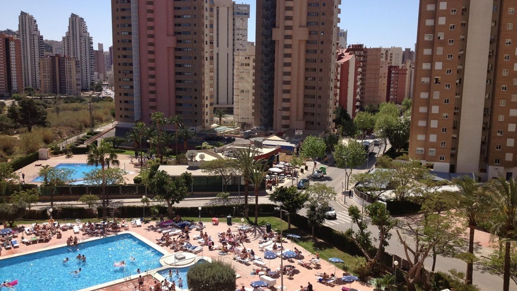 Un hotel de Benidorm repleto de turistas antes de la pandemia.