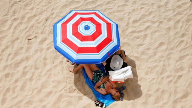 La ocupación empieza a despegar en Benidorm: los hoteles prevén cerrar al 70% la primera semana de agosto.