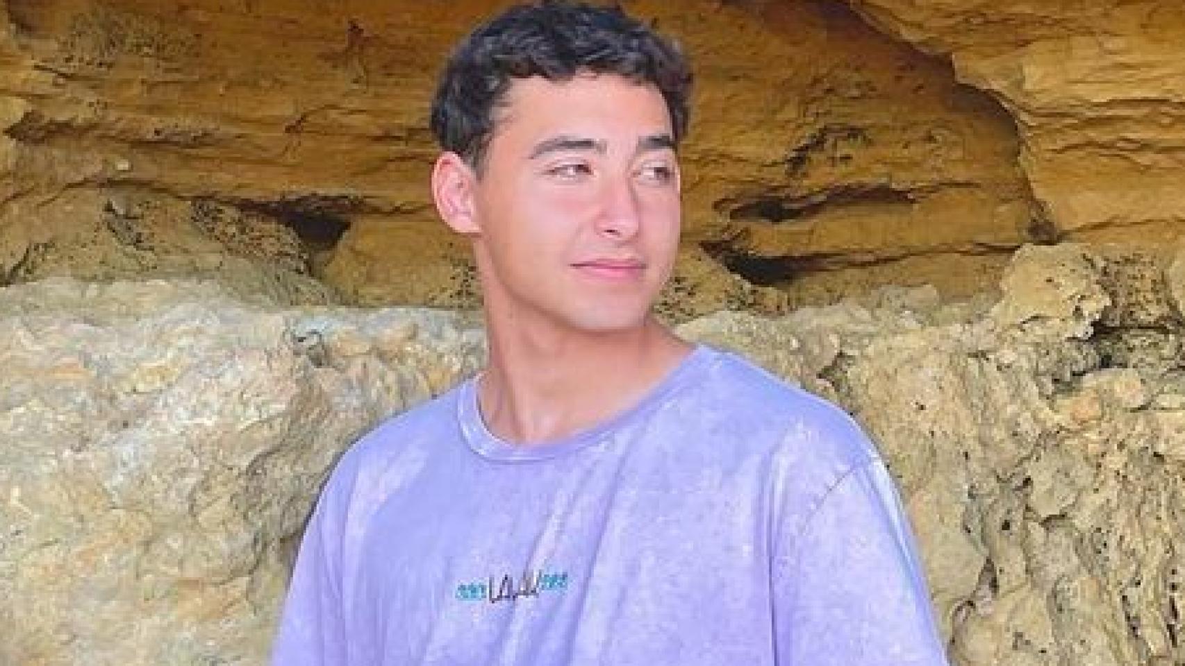 Juan del Val Roca en una exótica playa de Portugal.