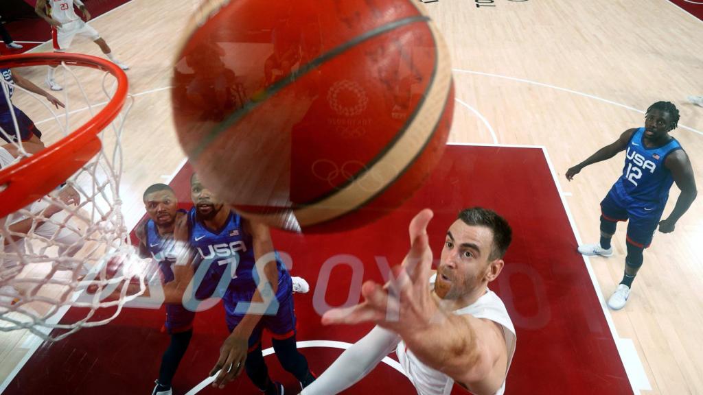Canasta de Víctor Claver, en el España - Estados Unidos de los JJOO