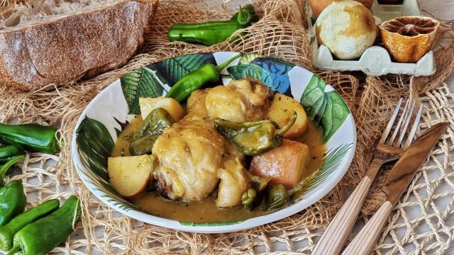 Pollo guisado a la naranja con pimientos, una receta deliciosa