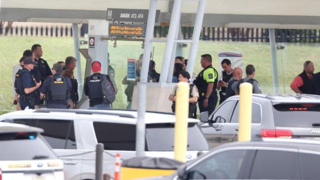 Imagen del lugar donde ha ocurrido el tiroteo en uno de los accesos principales del Pentágono.