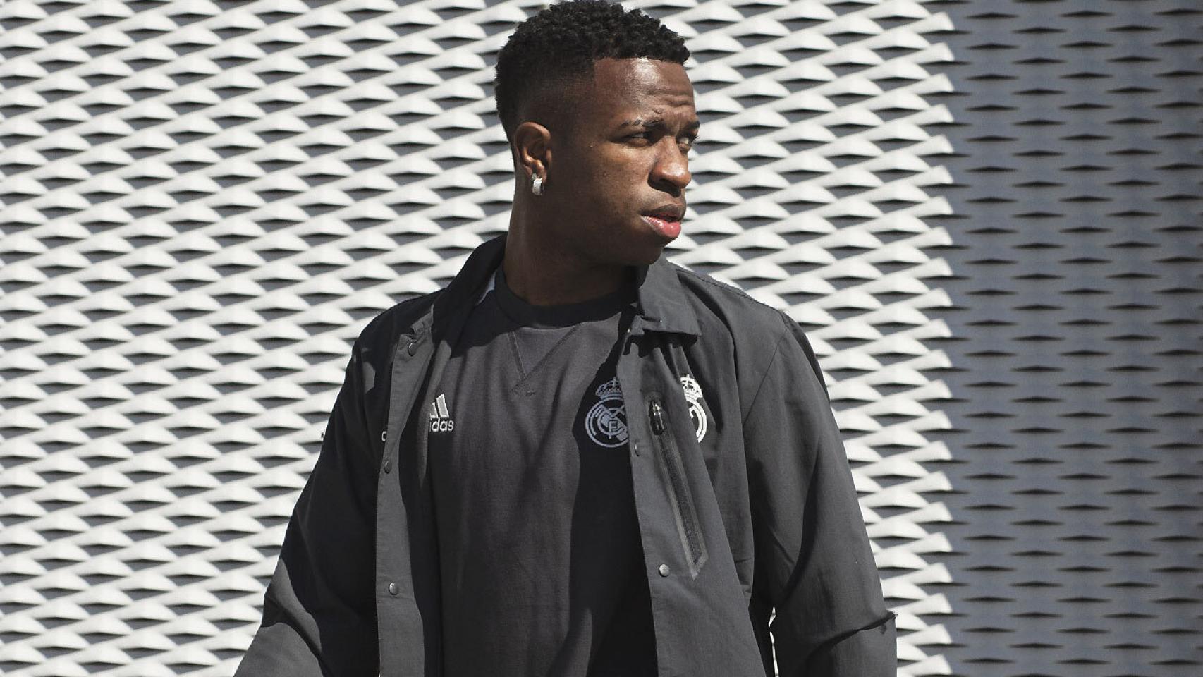 Vinicius, con el nuevo chándal del Real Madrid para la 2021/2022