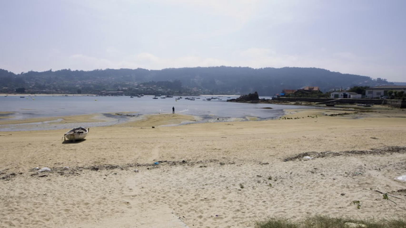Playa de San Cibrán, en Aldán.