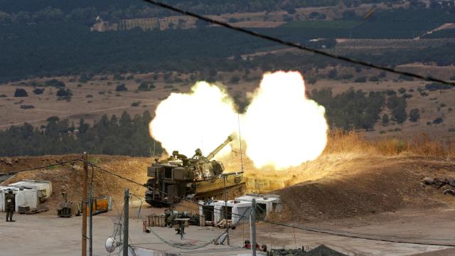 Tanques de Israel responden a los ataques de Hizbulá.