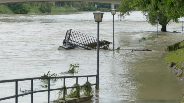 Las emergencias se refieren a terremotos, inundaciones u otros fenómenos naturales.