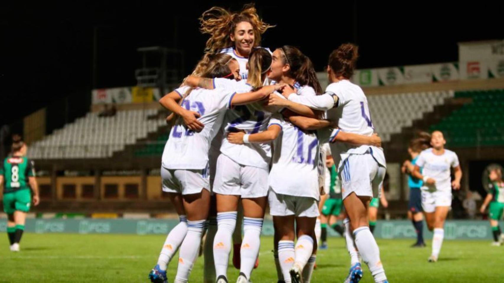 Piña de las jugadoras del Real Madrid Femenino