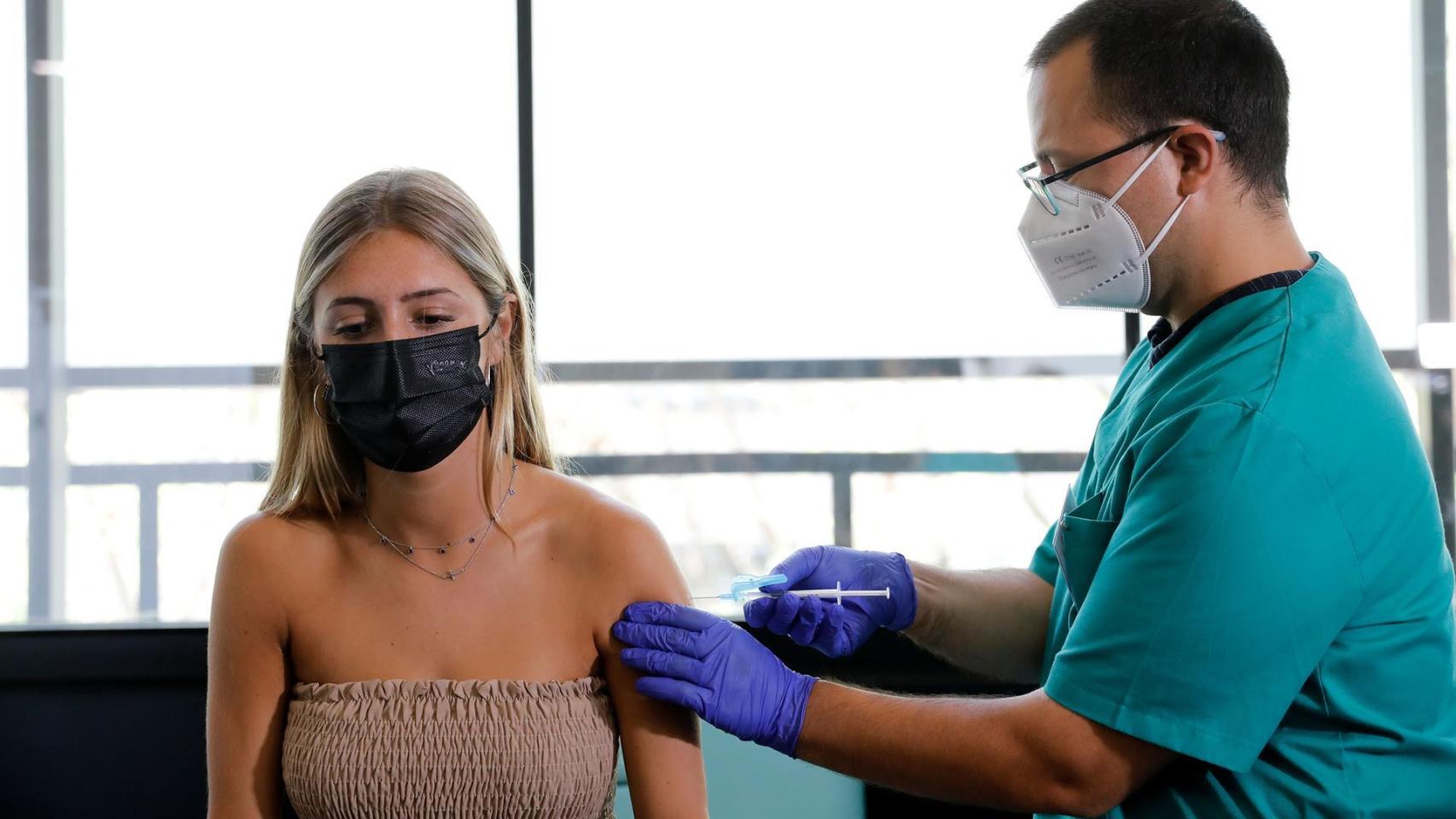 La Comunidad prevé vacunar a más de 1.600 adolescentes de entre 16 y 19 años la próxima semana