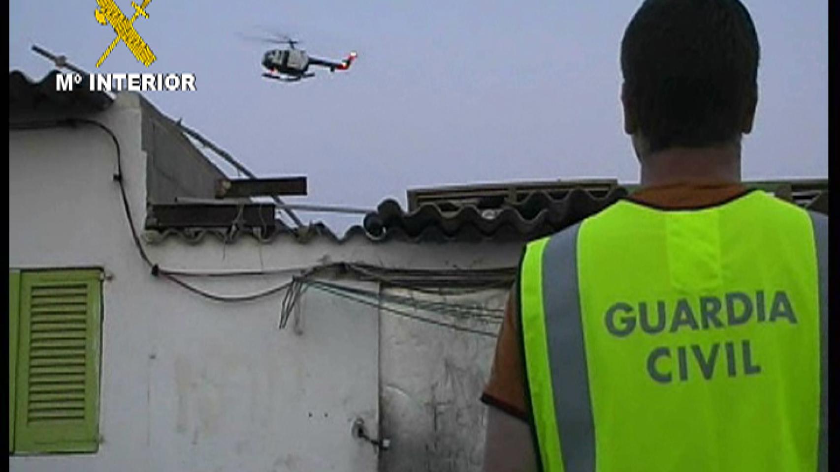 Agente de la Guardia Civil en una operación.