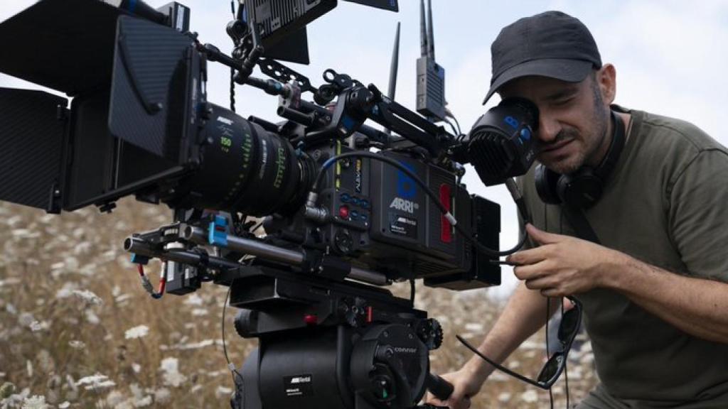 J. A. Bayona rodando 'Los anillos de poder'.