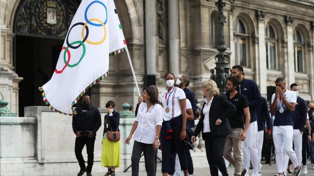 Representantes de los JJOO de París 2024 en el 'traspaso' tras Tokio 2020