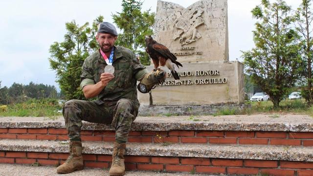 El gallego Carlos Arévalo, recibido con honores por el Ejército de Tierra tras los Juegos.