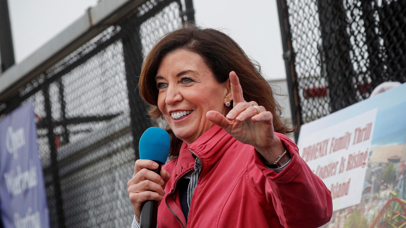 Kathy Hochul, actual vicegobernadora de Nueva York, relevará en el cargo a Andrew Cuomo.