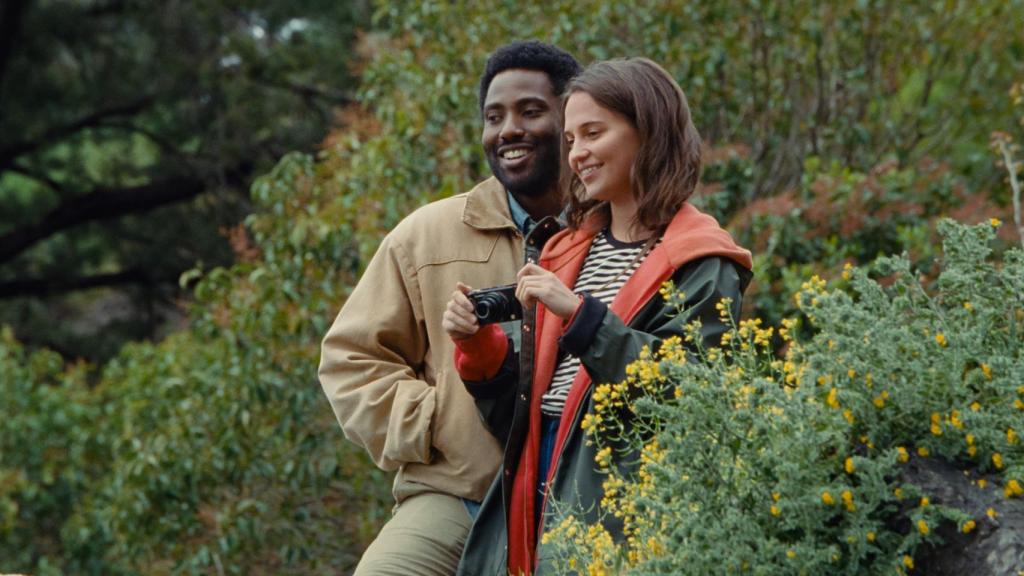 John David Washington y Alicia Vikander en 'Beckett'.