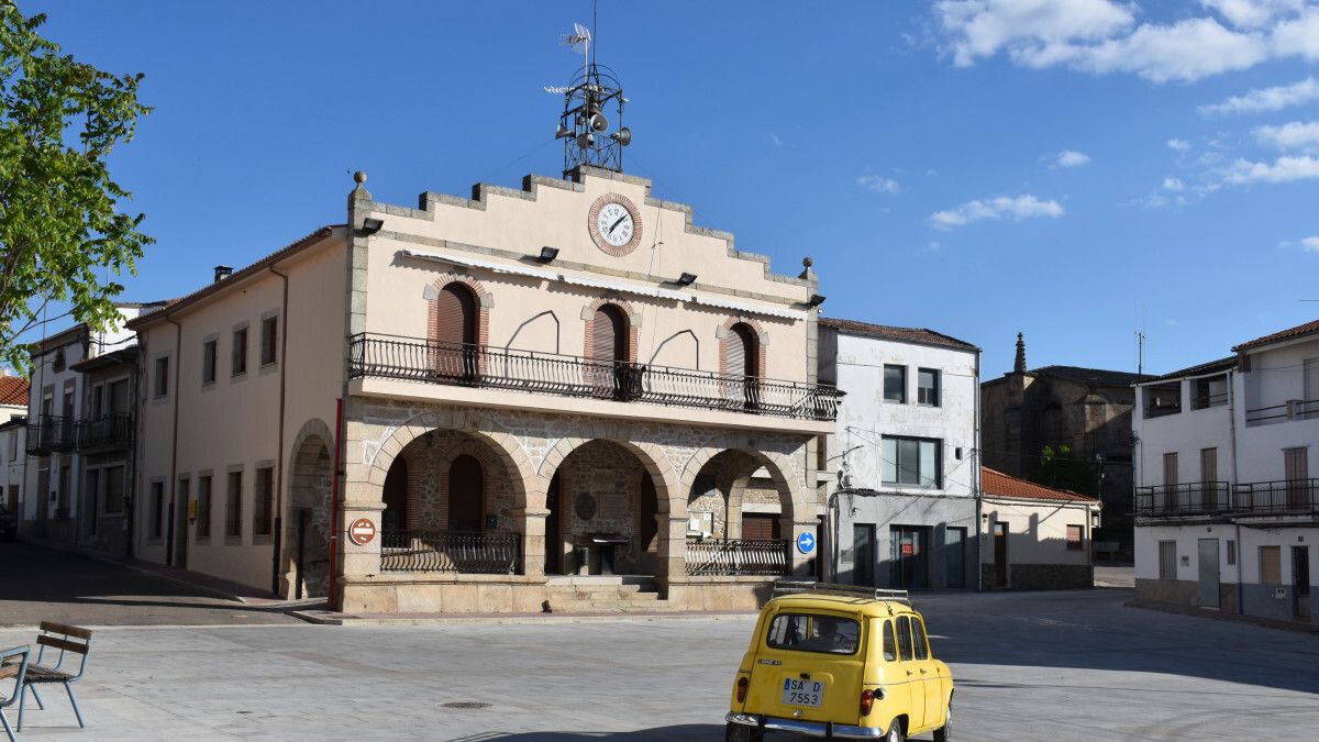 Plaza Mayor y Ayuntamiento de Villarino de los Aires