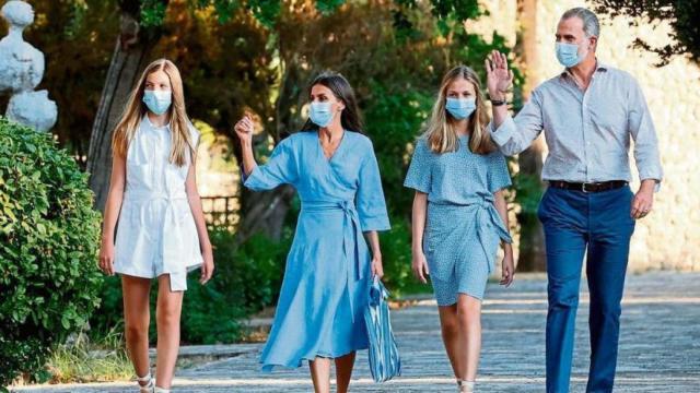 Los Reyes y las Infantas, en el santuario de Lluc, Mallorca, la semana pasada.