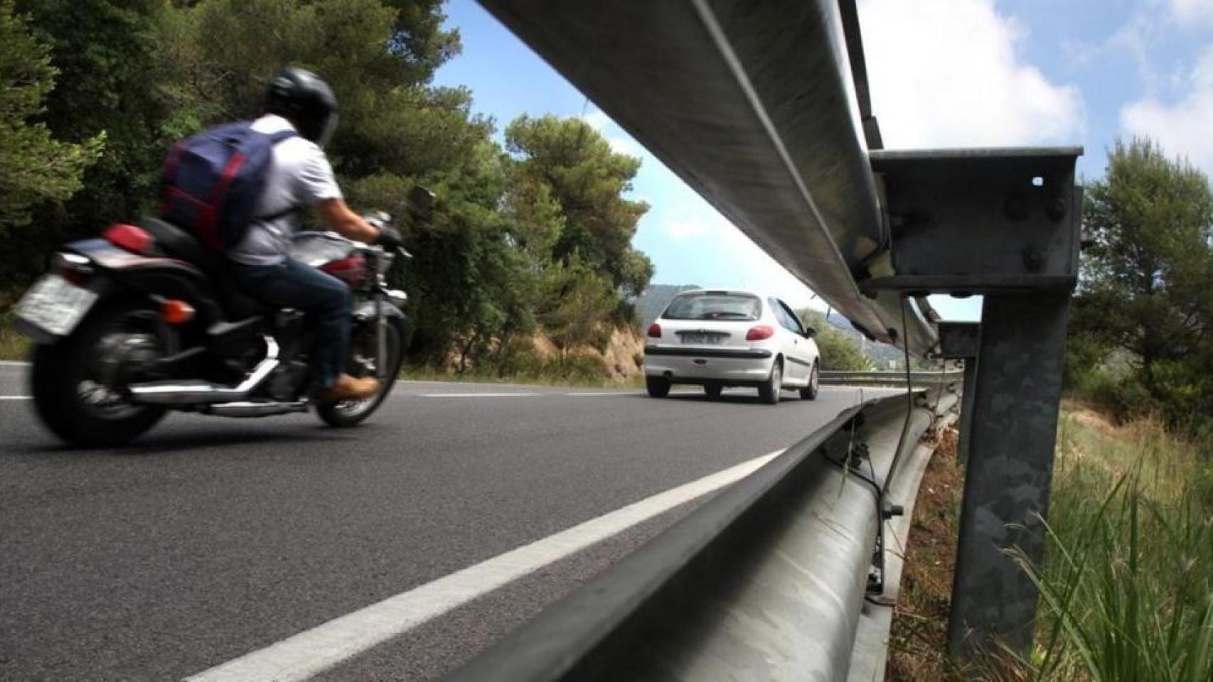 Motorista en carretera