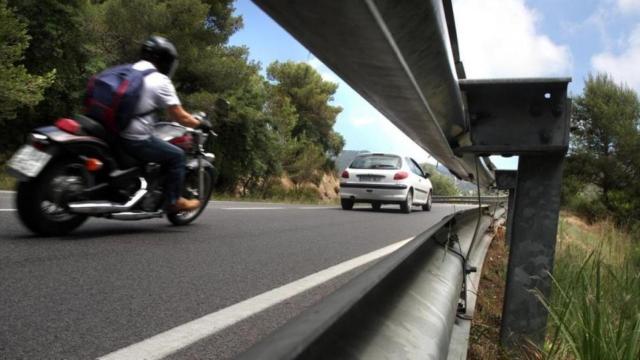 Motorista en carretera