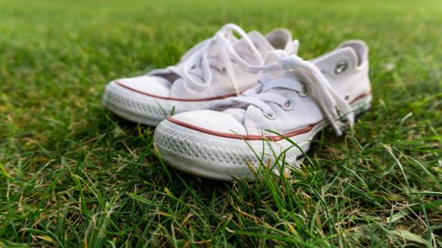 Trucos definitivos para que tus Converse vuelvan a ser blancas